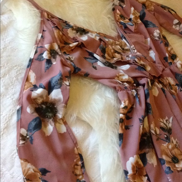 Mauve Floral Romper! - Picture 7 of 7